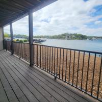 Lakefront condo with a VIEW Osage Beach, hotel en Osage Beach