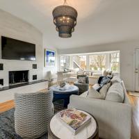 Stunning Westhampton Beach Home with Private Pool, hotel cerca de Aeropuerto Francis S. Gabreski - FOK, Westhampton Beach