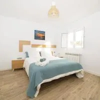 Apartamentos turísticos Praia de Seselle, terraza y jardín a un paso de la playa, хотел в Арес