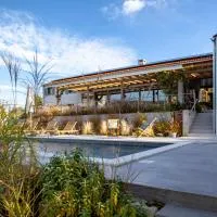 Two villas in lush countryside near Motovun โรงแรมในBrkač