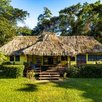 Tanager RainForest Lodge, hotel cerca de Punta Gorda Airport - PND, Big Falls