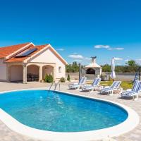 Nice Home In Bristani Donji With Outdoor Swimming Pool, Wifi And 3 Bedrooms