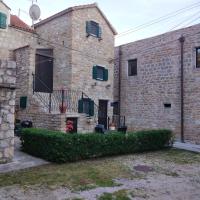 Stone house Castellum، فندق في Kastel Sucurac، قشتيلا