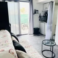 Joli Petit Studio Cosy, viešbutis mieste Marinjanas