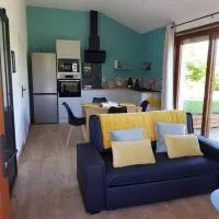 studio avec terrasse au calme, hotel a Jayat
