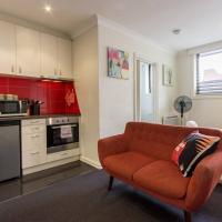 Studio Apartment in the heart of Fitzroy, hotel i Fitzroy, Melbourne