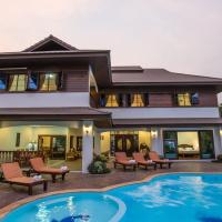 Oriental Thai luxury villa with Private pool, хотел в района на San Phi Suea, Чианг Май