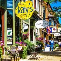 Best Village Location Firepit Games Bar Yard Outdoor Movie Theater etc, ξενοδοχείο σε Ellicottville