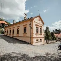 Botanický dvor, hotel Selmecbányán