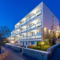 Hotel Rooms Roccia, khách sạn ở Novigrad Dalmatia