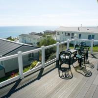 Luxury 3 Bed 2 Bath Lodge with Sea Views!