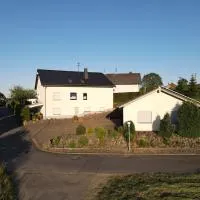 Ferienwohnung zum Nürburgring، فندق في Münk