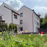 Sonnenlay Lounge Ferienhaus und Studio Balkon Garten E-Ladestation, hotel em Brauneberg