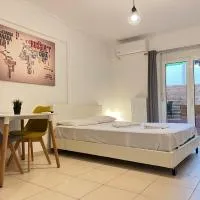 Jacuzzi studio close to athens airport!!, hotel en Pallini