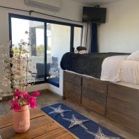 Casa Arrecife - Cozy Suite, Fast Wifi & Balcony! Beach is steps away!，La Ventana的飯店