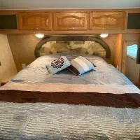 Comfortable RV in a farm, viešbutis mieste Nanoose Bay