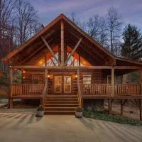 Fully Stocked Cabin Retreat w/ Game Room & Pond!, hotel u gradu 'Marion'