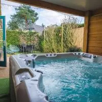 Luxe Veluws Vakantiehuis met JACUZZI EN SAUNA โรงแรมในลุนเทเรน