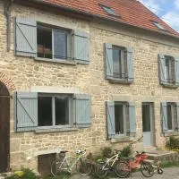 Roue d'escampette Gîte d'étape et cycliste - Village vacances pour tous, hotel i Champagnat