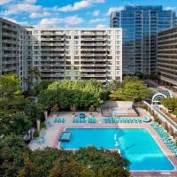 Modern Condo at Crystal City with pool