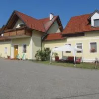 Apfelhof FLIEDER, ξενοδοχείο σε Kukmirn