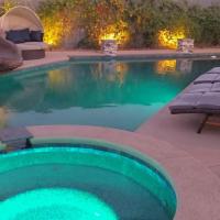 Luxury Villa, with bonus pool house, Private Pool, Hot tub, rock water fall and slide, putting green, basketball, shuffle board, play gym, privately gated on circular driveway., hotel in Summerlin, Las Vegas