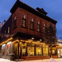 레벨스톡에 위치한 호텔 Eleven Revelstoke Lodge