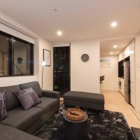 COZY Melbourne Southbank - 2 Bedroom Apartment with Balcony & FREE Parking