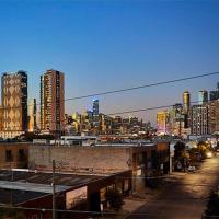 Superb City Views - Apartment, work or just relax!: bir Melbourne, Port Melbourne oteli