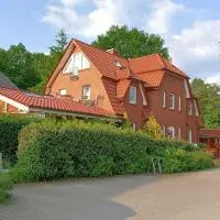Moderne Ferienwohnung mit Kamin u Garten im EG, Baden, Nähe Weser u Golfplatz, hotel v destinácii Achim