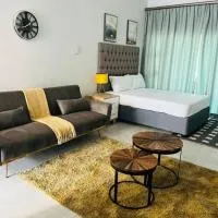 Sarona Apartment Studio F203 - HoneyBee Apartment, hotel Broadhurst városában