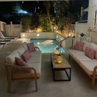 Nanpa, Luxury Family Three Bed Villa, St James West coast, Private pool, hotel in Holetown, Saint James