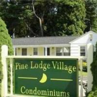 Cozy, cute beach condo in Westerly RI . Best value in Westerly!!, hotel poblíž Westerly State Airport - WST, Westerly