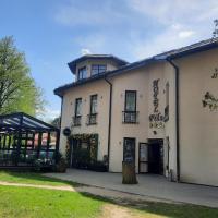 Hotel Pils with Self-Check in: Sigulda şehrinde bir otel