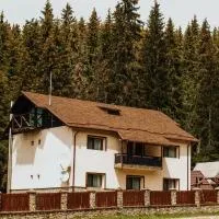 Casa Laptici - statiunea Pestera-Padina, Bucegi، فندق في مورويني