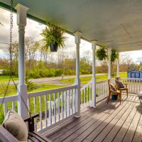 Freeville Home with Covered Porch Near Cayuga Lake!, hotel i nærheden af Ithaca Tompkins Regionale Lufthavn - ITH, Freeville