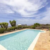 Jaretas - Apartamento rural con piscina، فندق في Las Breñas