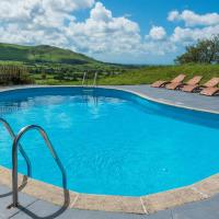 Farmhouse & exclusive outdoor heated pool