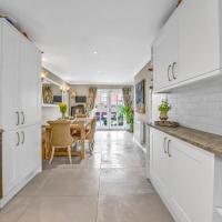 Stylish 3 bedroom townhouse for 5 guests, set in the medieval grid with off street parking