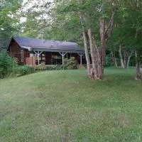 Sherbrooke Lake Cottage with Private Beach, hotell sihtkohas Mahone Bay