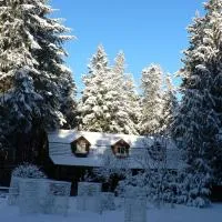 Cedar Song B&B, hotel di Parksville