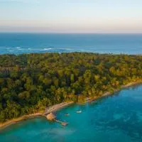 Casa Cayuco Eco-Adventure Lodge, hotell sihtkohas Bocas Town