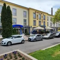 Hotel Béke Sziget Komló, hotel di Komló