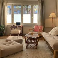 Superbe appartement avec jardin, sauna et jacuzzi, hotel in: Ganshoren, Brussel