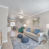 2 Bed-1 Bath With Sunroom, Private Pool And Beach Access!, hotel di Indian Shores , Clearwater Beach