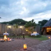 Manyoni Private Game Reserve에 위치한 호텔 Rhino River Lodge