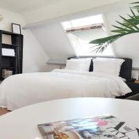 Guesthouse at the Amstel river with 2BR 2BA and garden