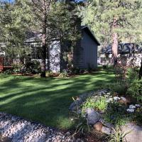 Tahoe Cottage perfect for couples and outdoor enthusiasts, hôtel à South Lake Tahoe