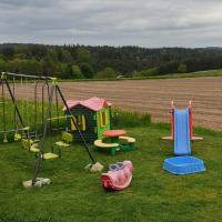 Durchreisestop mit Kinder am außergewöhnlichen Spitzboden mit Autobetten und Bad ,Küche im Souterain