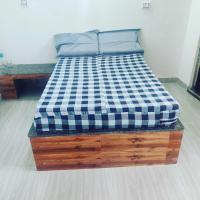 Hotel O Helooeesh Rooms Near Johari Enclave Metro Station, hotel near Hindon Airport - HDO, New Delhi